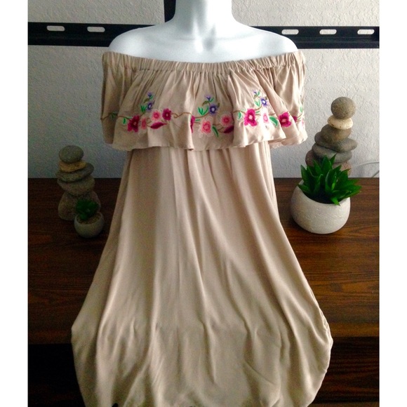 Umgee Dresses & Skirts - NWOT "Aurora" Off Shoulder Floral Summer Dress